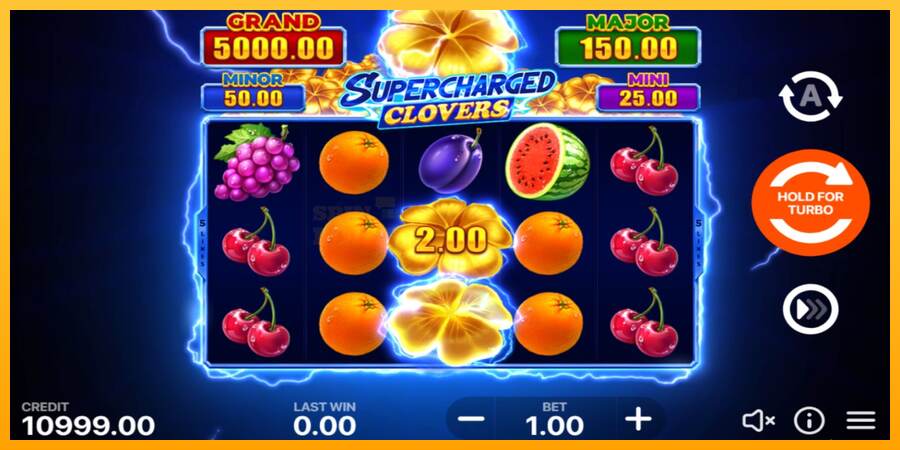 Supercharged Clovers: Hold and Win mesin permainan untuk uang, gambar 1