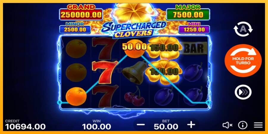 Supercharged Clovers: Hold and Win mesin permainan untuk uang, gambar 4